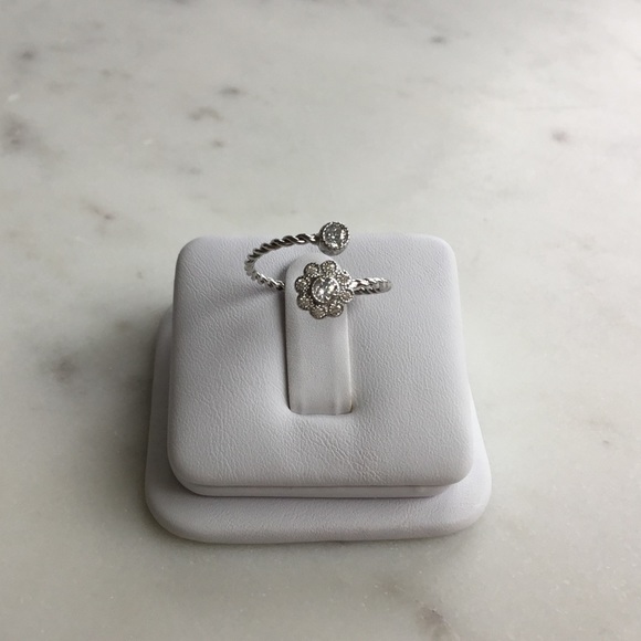 Clearance $15 Firm! Cz Flower Twisted Sterling Silver Ring - Picture 6 of 16
